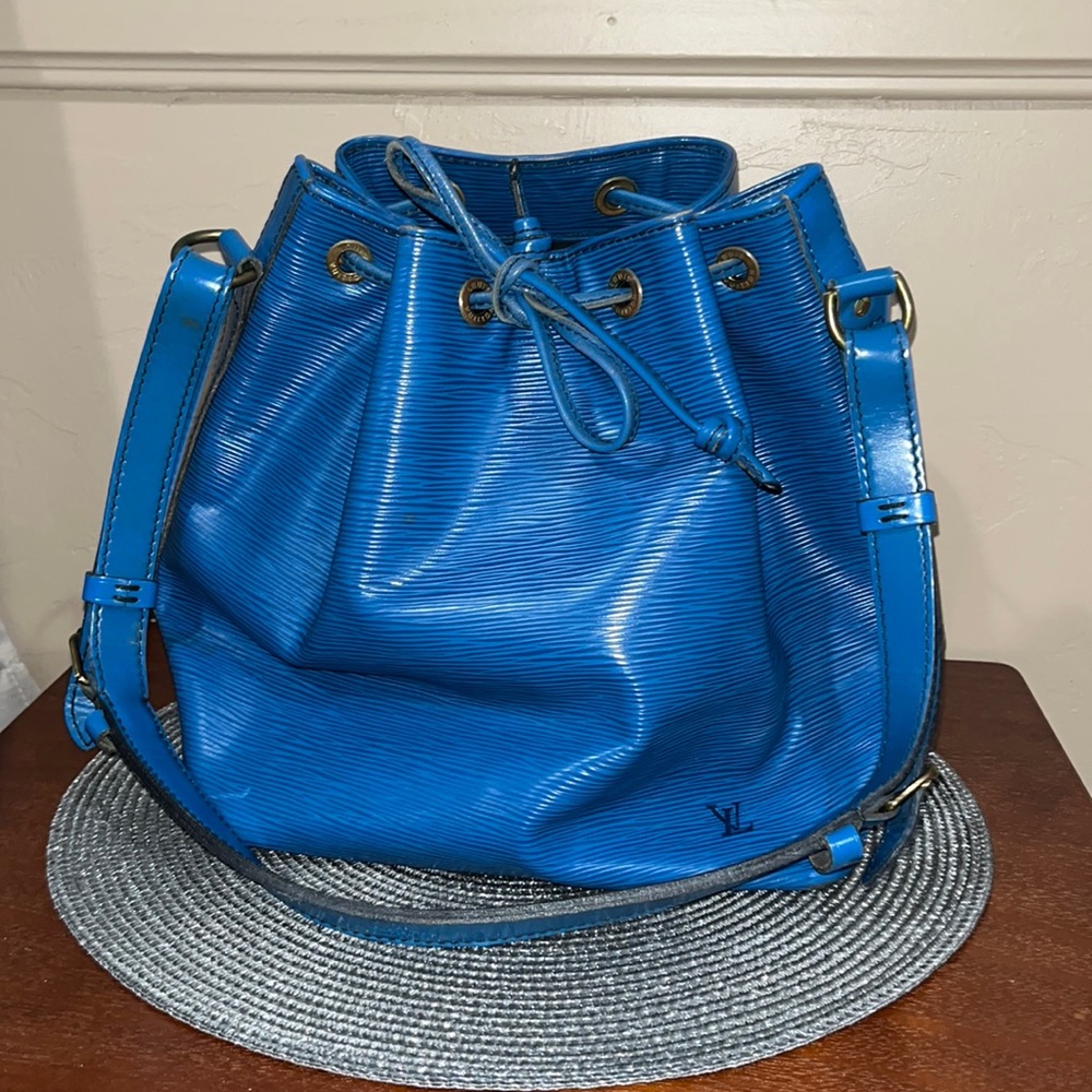 💙Authentic Vintage LV Blue Epi Noe 💙